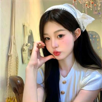 接近无限的白 海报